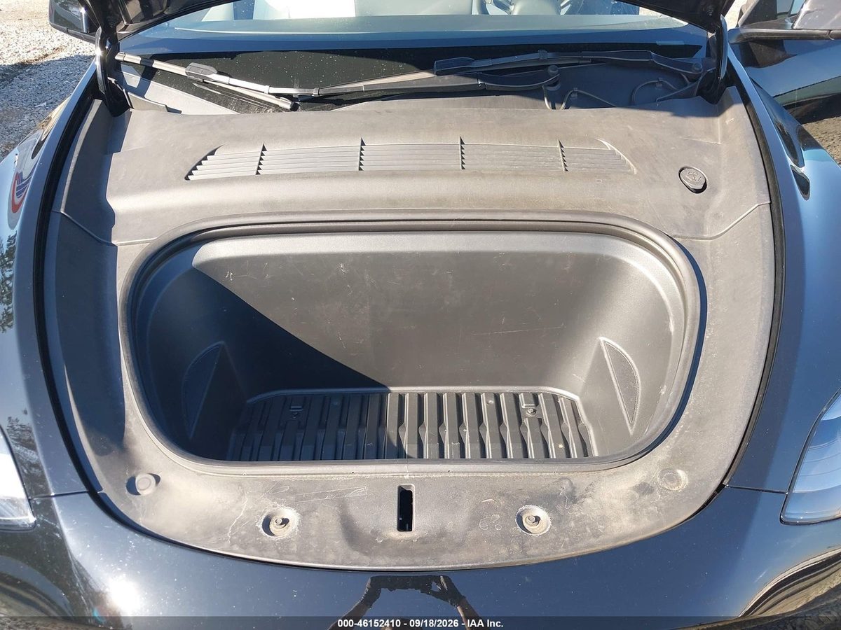 Tesla Model Y 2021 z USA — zdjęcie 8 z 18