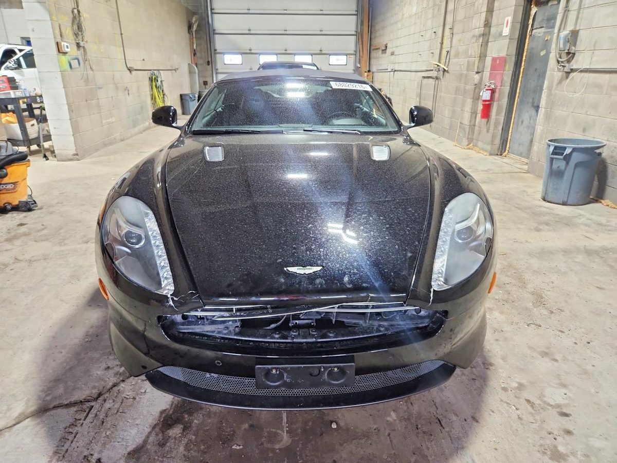 Aston Martin DB9 2013 z USA — zdjęcie 5 z 11