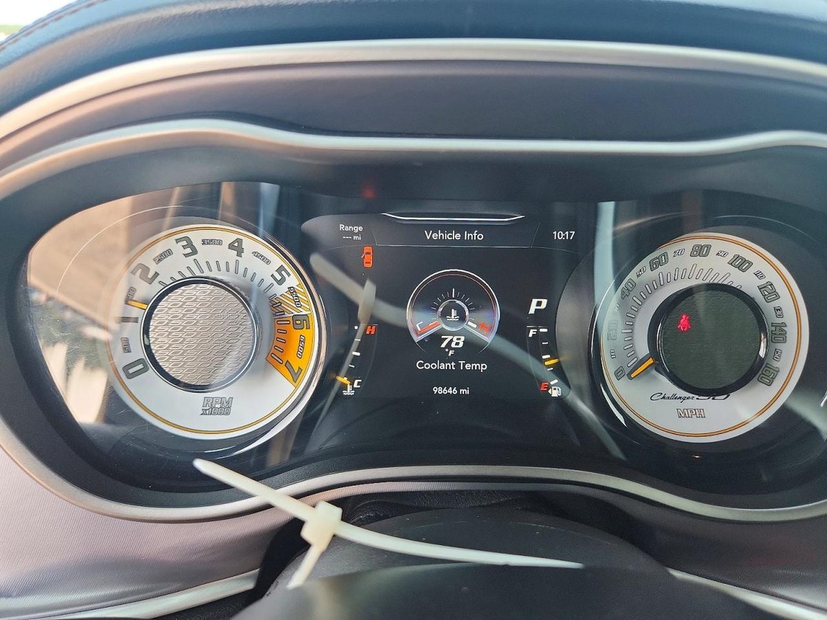 Dodge Challenger 2020 z USA — zdjęcie 9 z 11