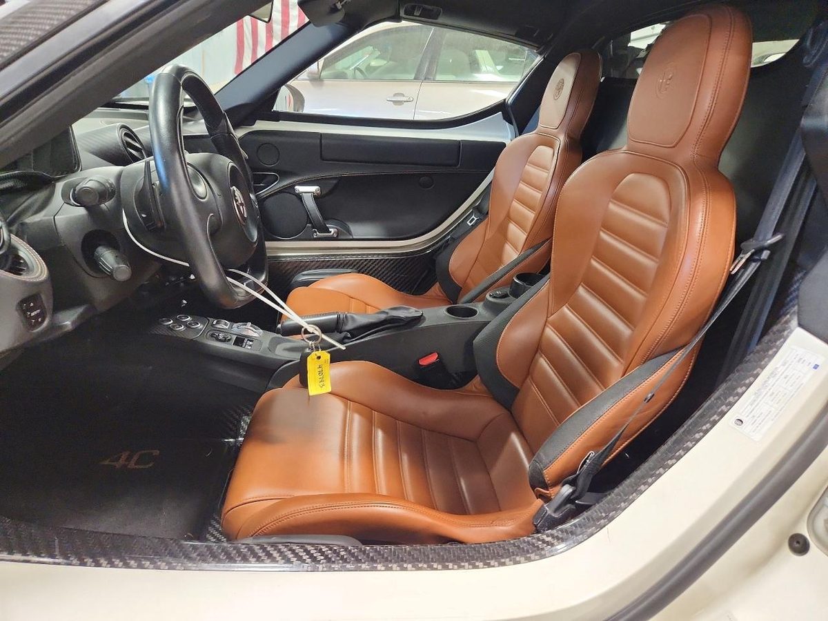 Alfa Romeo 4C 2016 z USA — zdjęcie 7 z 12