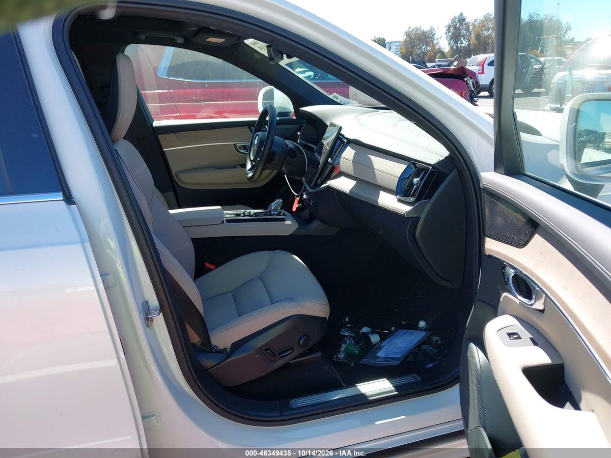 Volvo XC90 PLUG-IN HYBRID 2026 z USA — zdjęcie 5 z 17