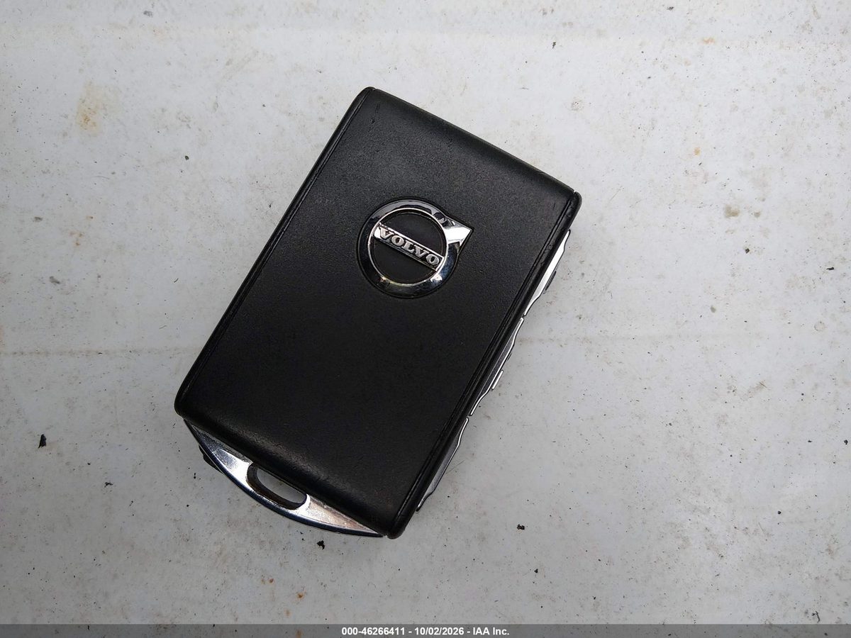 Volvo XC60 RECHARGE PLUG-IN HYBRID 2022 z USA — zdjęcie 11 z 17
