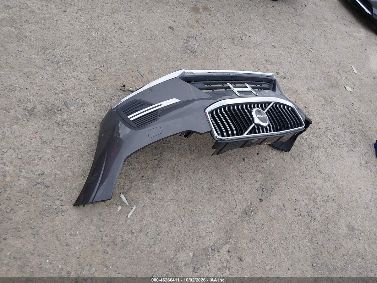 Volvo XC60 RECHARGE PLUG-IN HYBRID 2022 z USA — zdjęcie 12 z 17