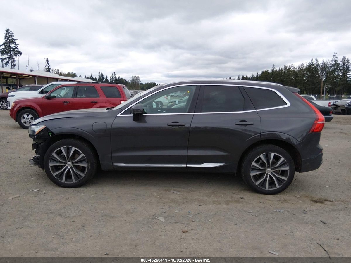 Volvo XC60 RECHARGE PLUG-IN HYBRID 2022 z USA — zdjęcie 15 z 17