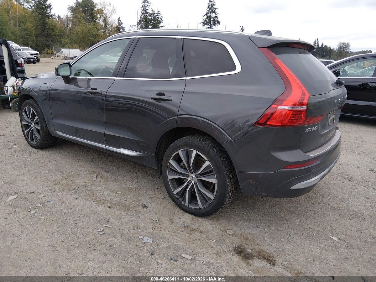 Volvo XC60 RECHARGE PLUG-IN HYBRID 2022 z USA — zdjęcie 3 z 17