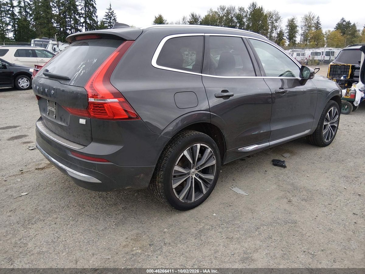 Volvo XC60 RECHARGE PLUG-IN HYBRID 2022 z USA — zdjęcie 4 z 17