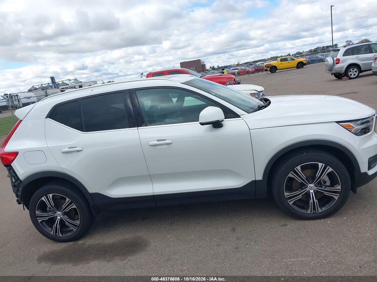 Volvo XC40 2020 z USA — zdjęcie 14 z 18