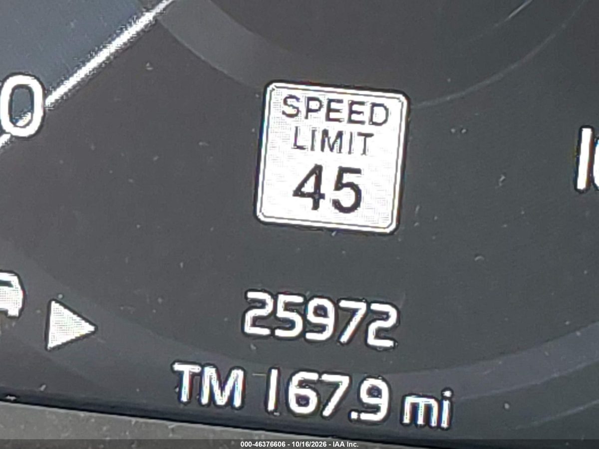 Volvo XC40 2020 z USA — zdjęcie 16 z 18