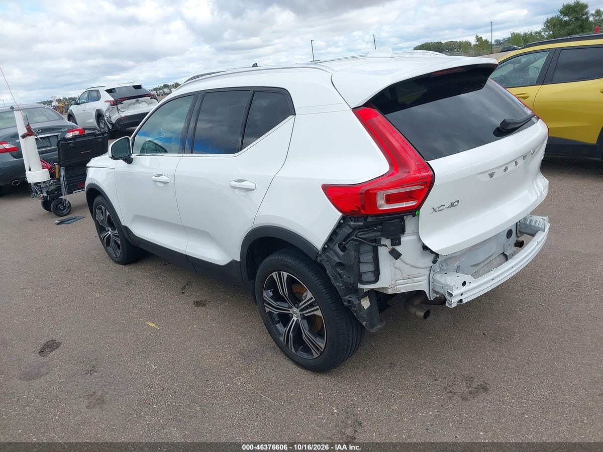 Volvo XC40 2020 z USA — zdjęcie 3 z 18
