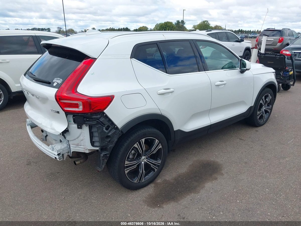 Volvo XC40 2020 z USA — zdjęcie 4 z 18