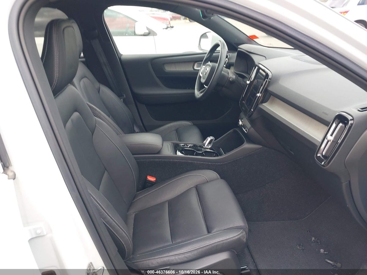 Volvo XC40 2020 z USA — zdjęcie 5 z 18