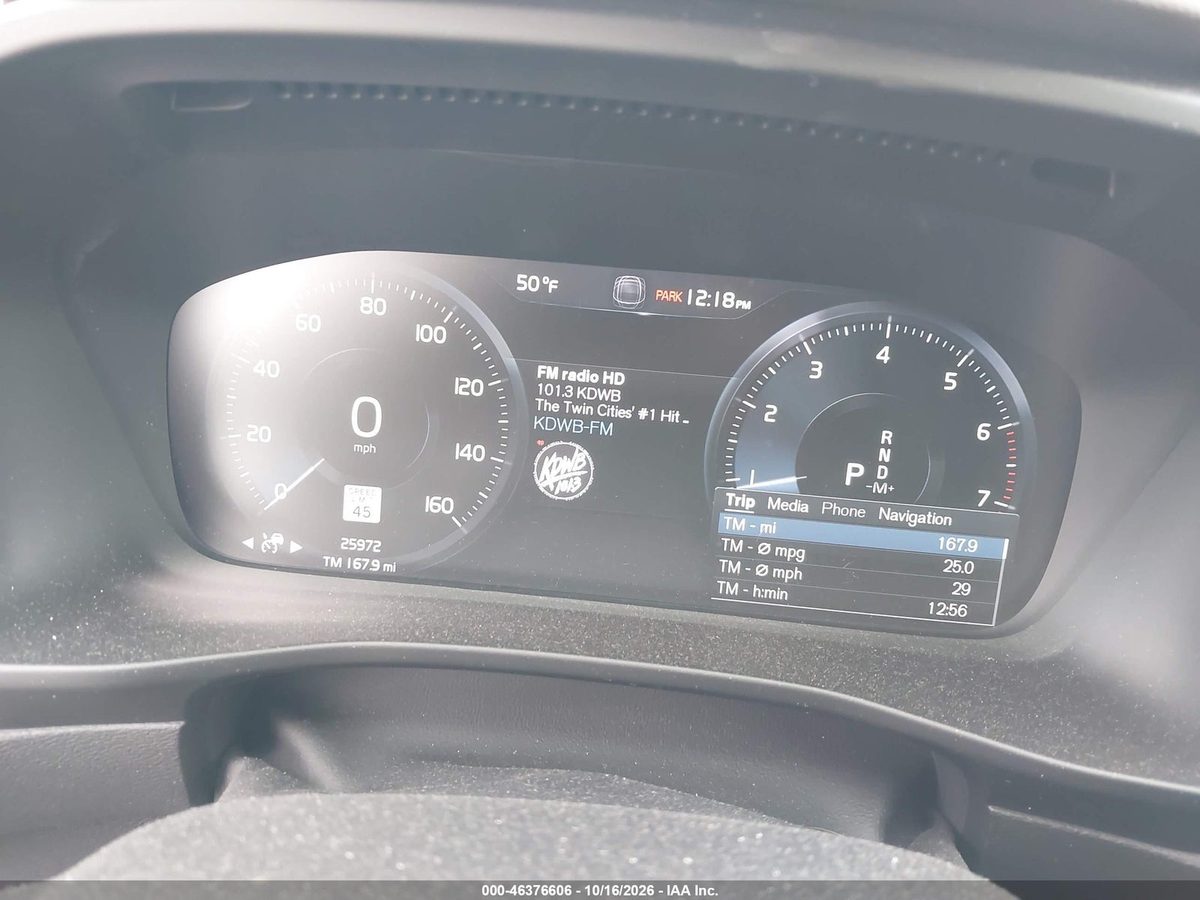 Volvo XC40 2020 z USA — zdjęcie 7 z 18