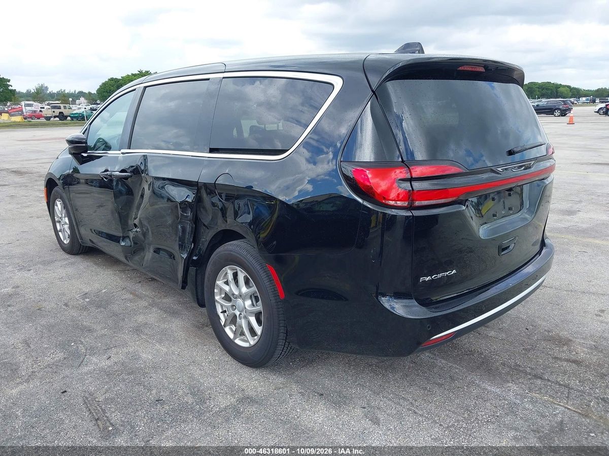 Chrysler Pacifica 2026 z USA — zdjęcie 3 z 16