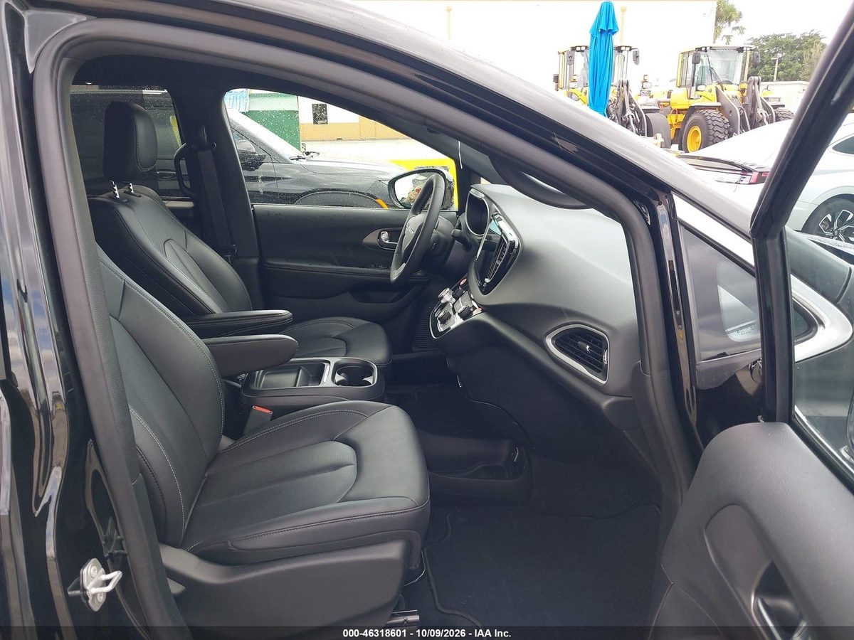 Chrysler Pacifica 2026 z USA — zdjęcie 5 z 16