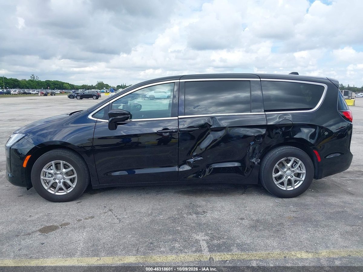 Chrysler Pacifica 2026 z USA — zdjęcie 6 z 16