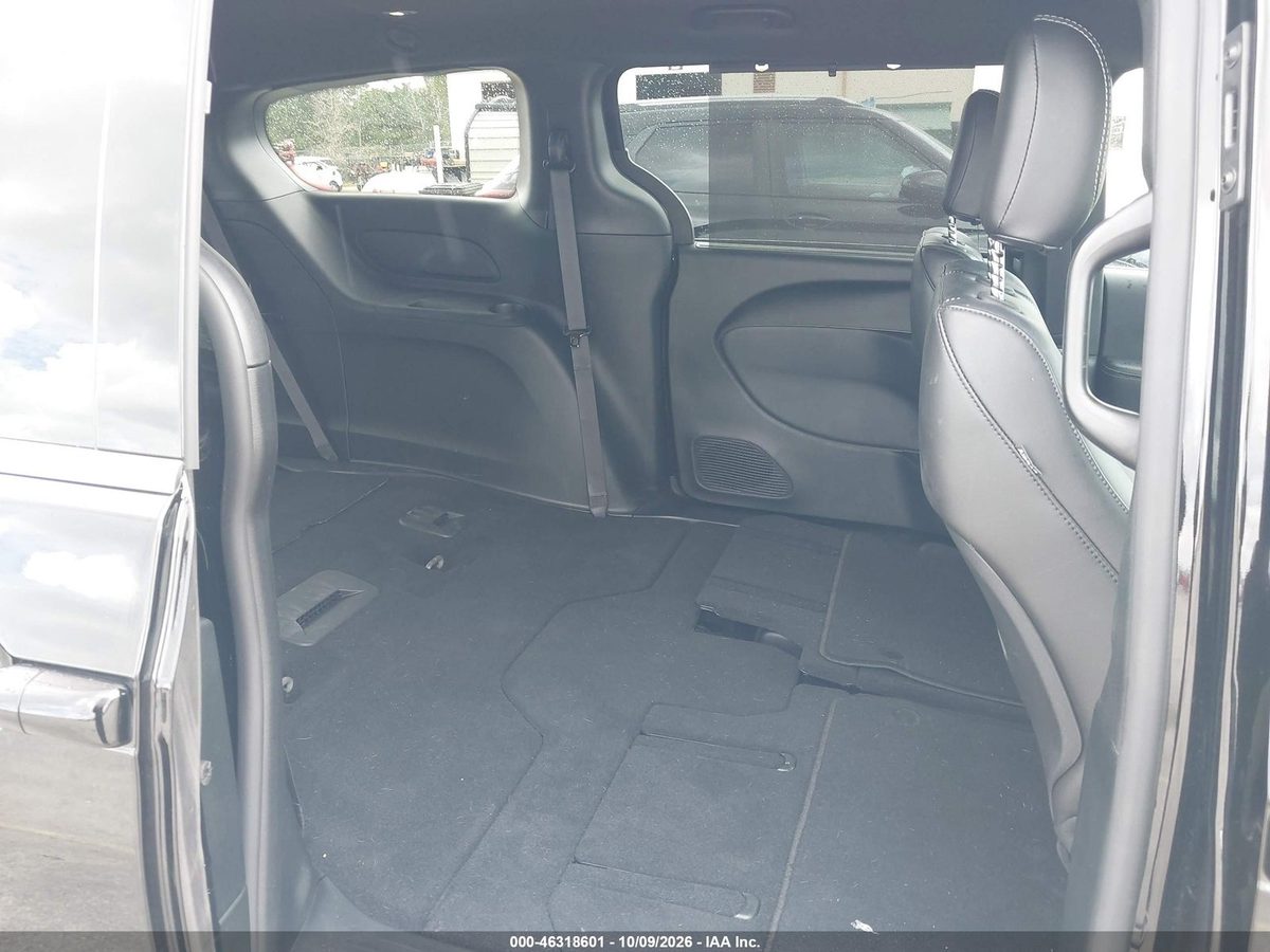 Chrysler Pacifica 2026 z USA — zdjęcie 8 z 16