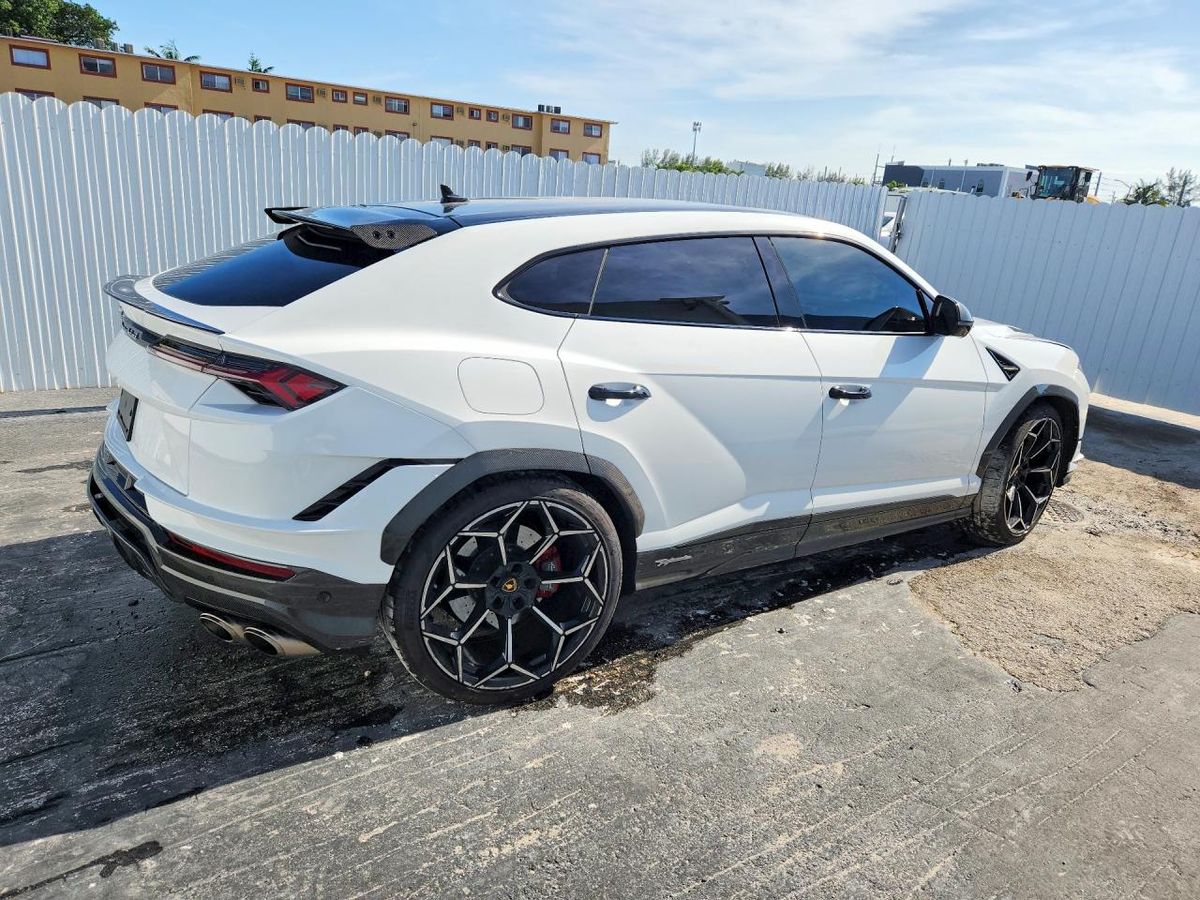 Lamborghini Urus 2024 z USA — zdjęcie 3 z 12